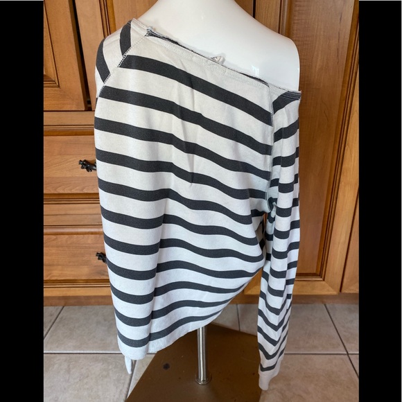 💰3 for $20 - Nice striped sweater - Picture 2 of 5
